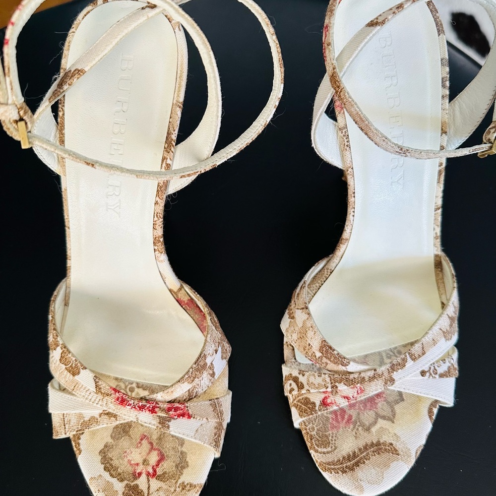 Beautiful Burberry London strappy wedge heels size 38 (US size 7) - Picture 4 of 7